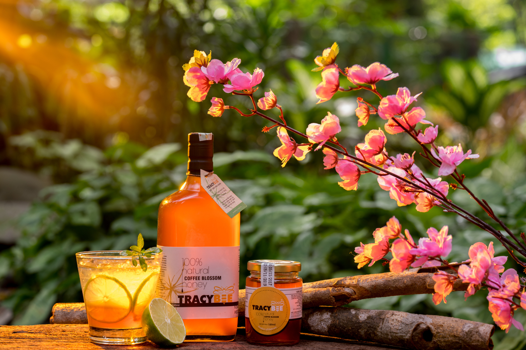 ngửi mùi vị mật ong thật và giả