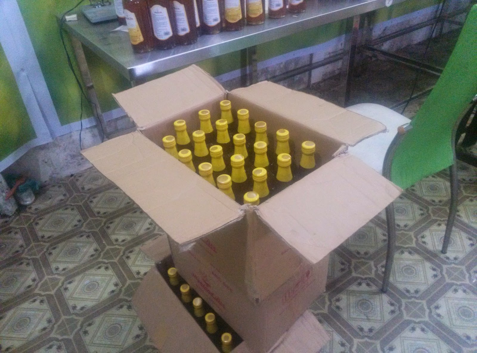 chai thuỷ tinh đựng mật ong rừng