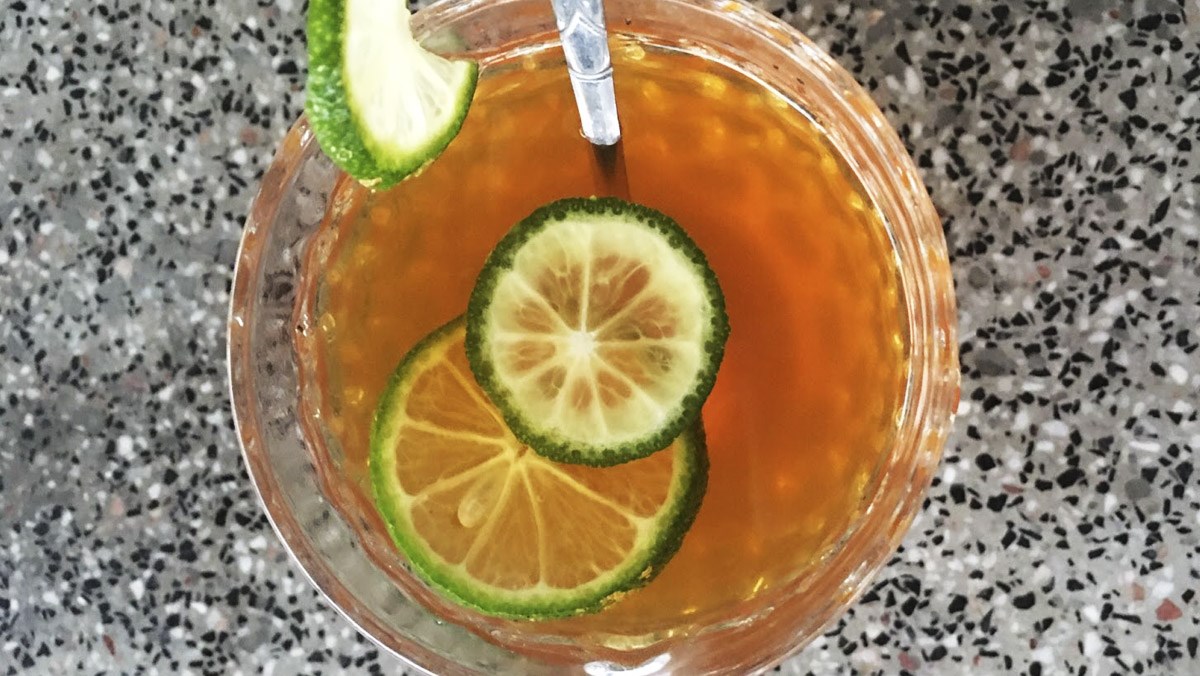 pha mật ong với nước sôi