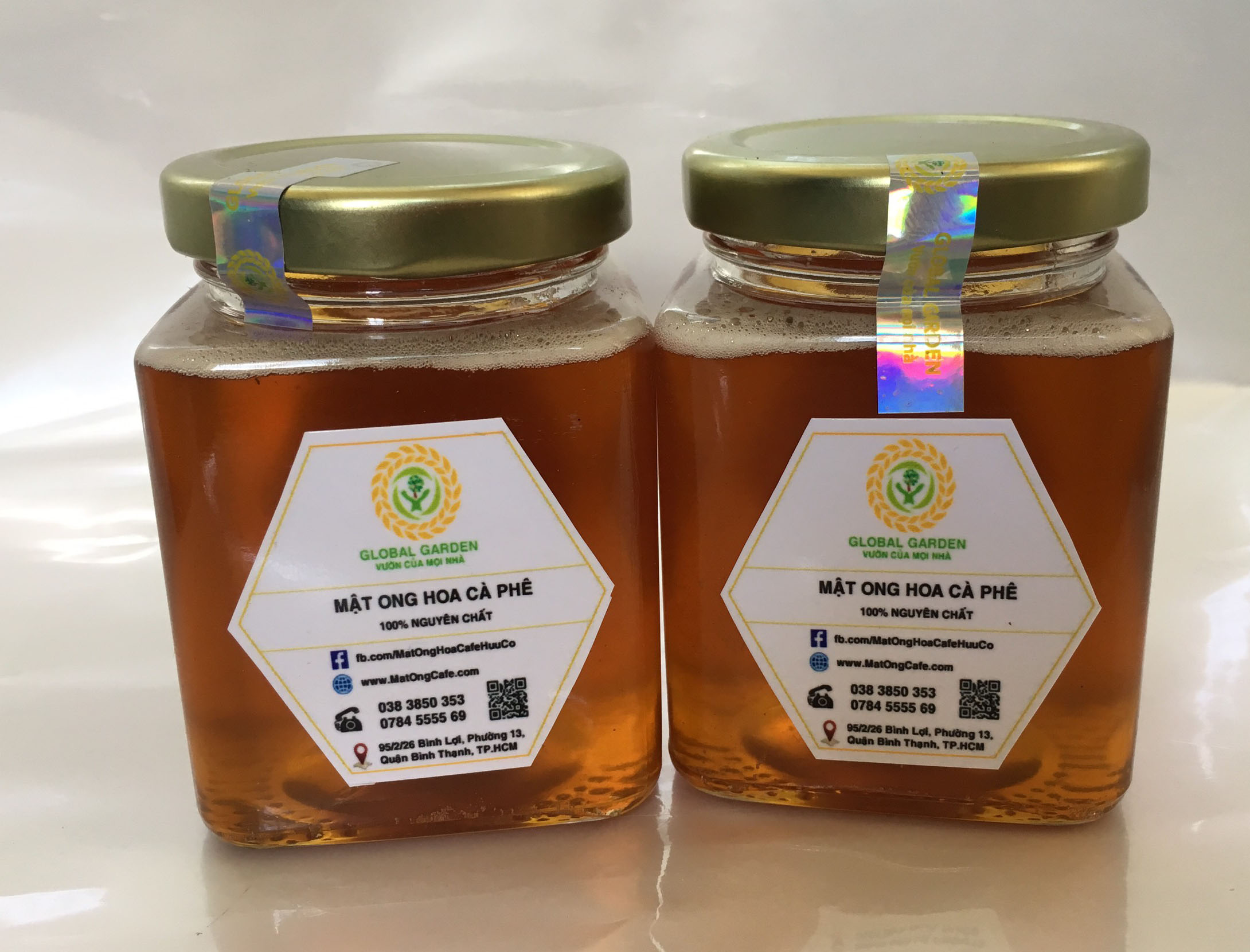 Lọ mật ong nhãn vàng óng, sánh mịn tựa nắng